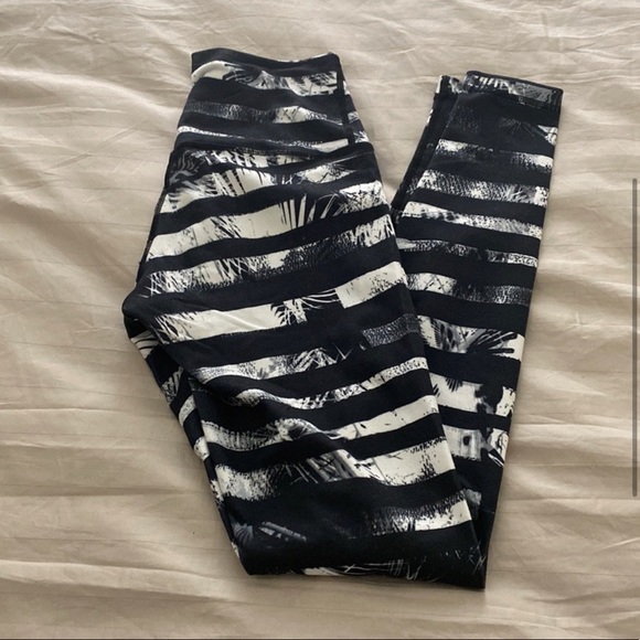 Lululemon Shady palms Wunder under Leggings - Picture 6 of 8